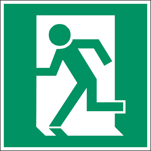 Emergency Exits Are A Must, In Case Of Fire Breakouts - Salida De Emergencia Vector Clipart (640x640), Png Download