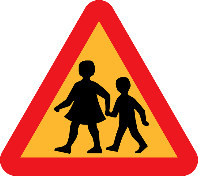 Children Cross The Road Sign Clipart (640x568), Png Download